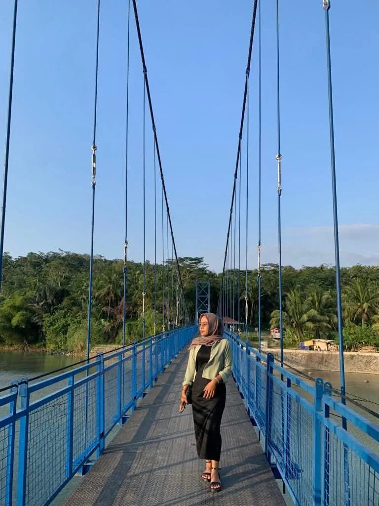 Jembatan Biru Bangunharja